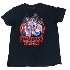 🔵Netflix Stranger Things Men’s Graphic Shirt Size M